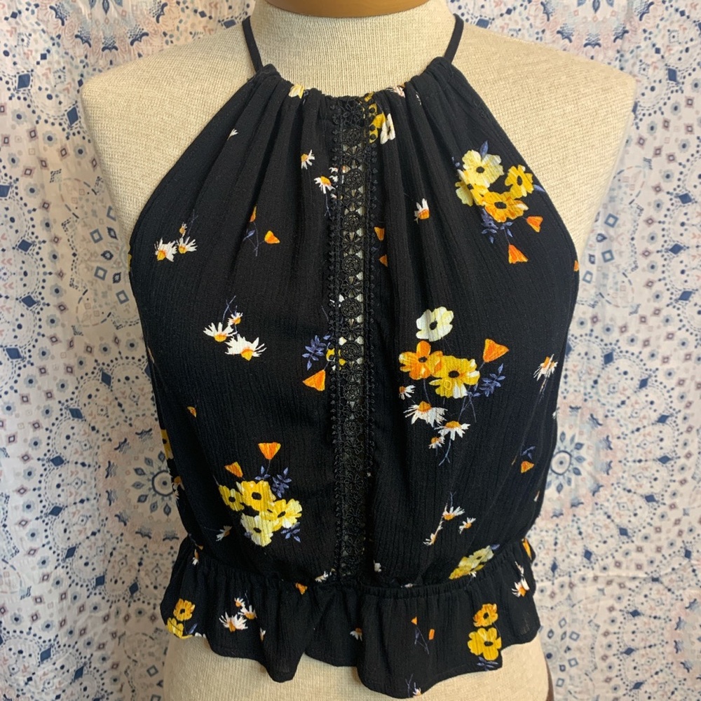 Black floral top 🖤